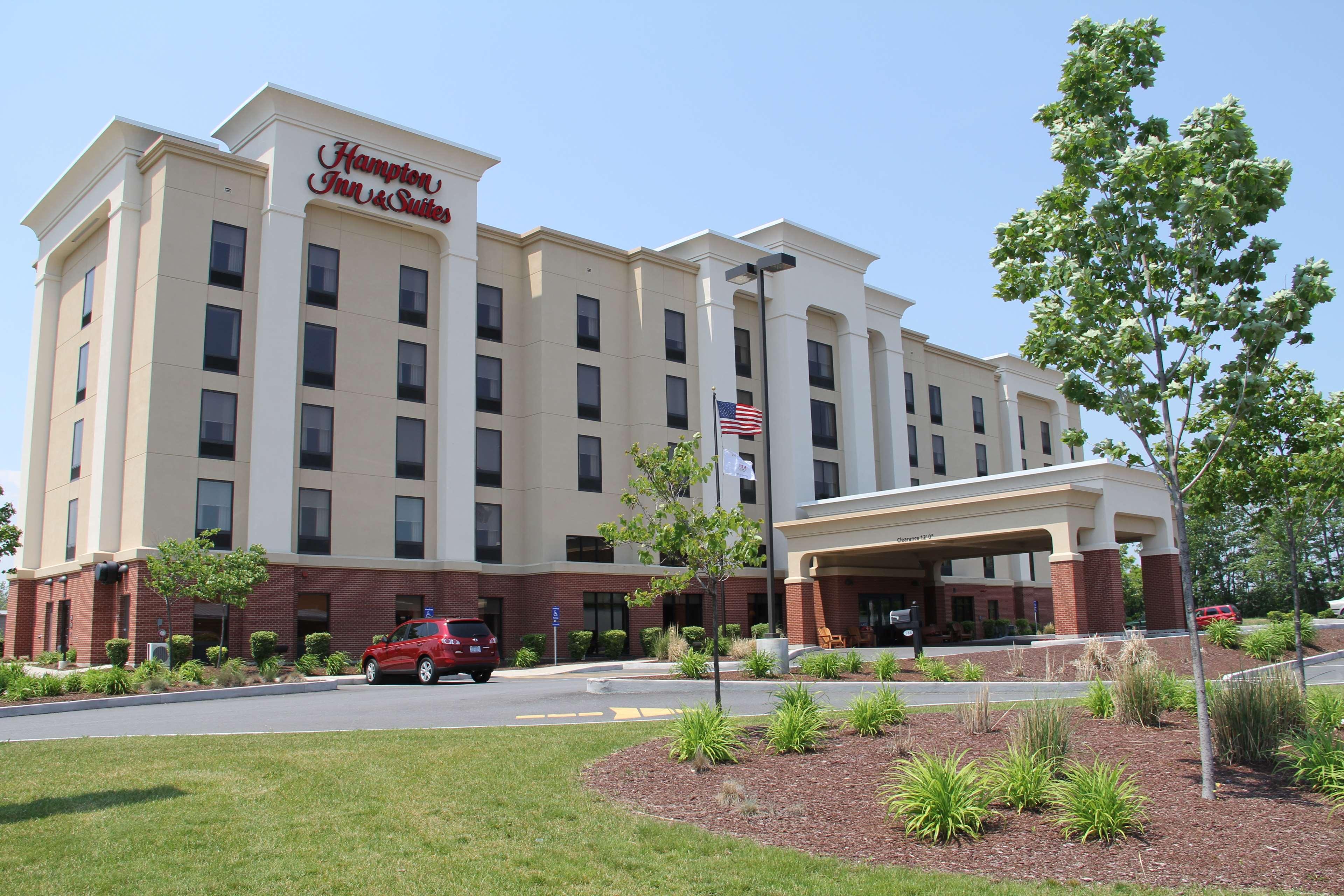 Hampton Inn & Suites Plattsburgh Exterior photo